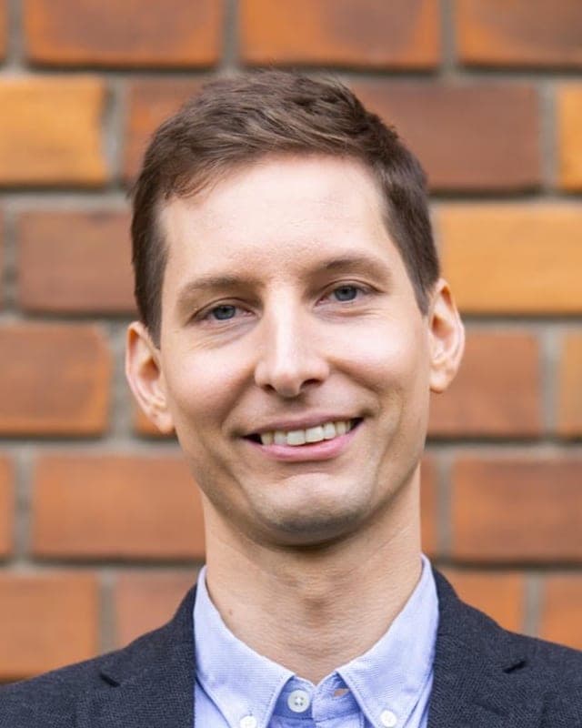 Dr. Molontay Roland