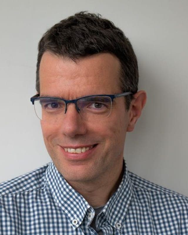 Dr. Ságvári Bence